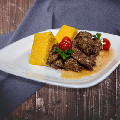 Ficăței de pui cu mămăliguță și usturoi