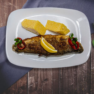 Păstrăv prăjit cu mămăliguță